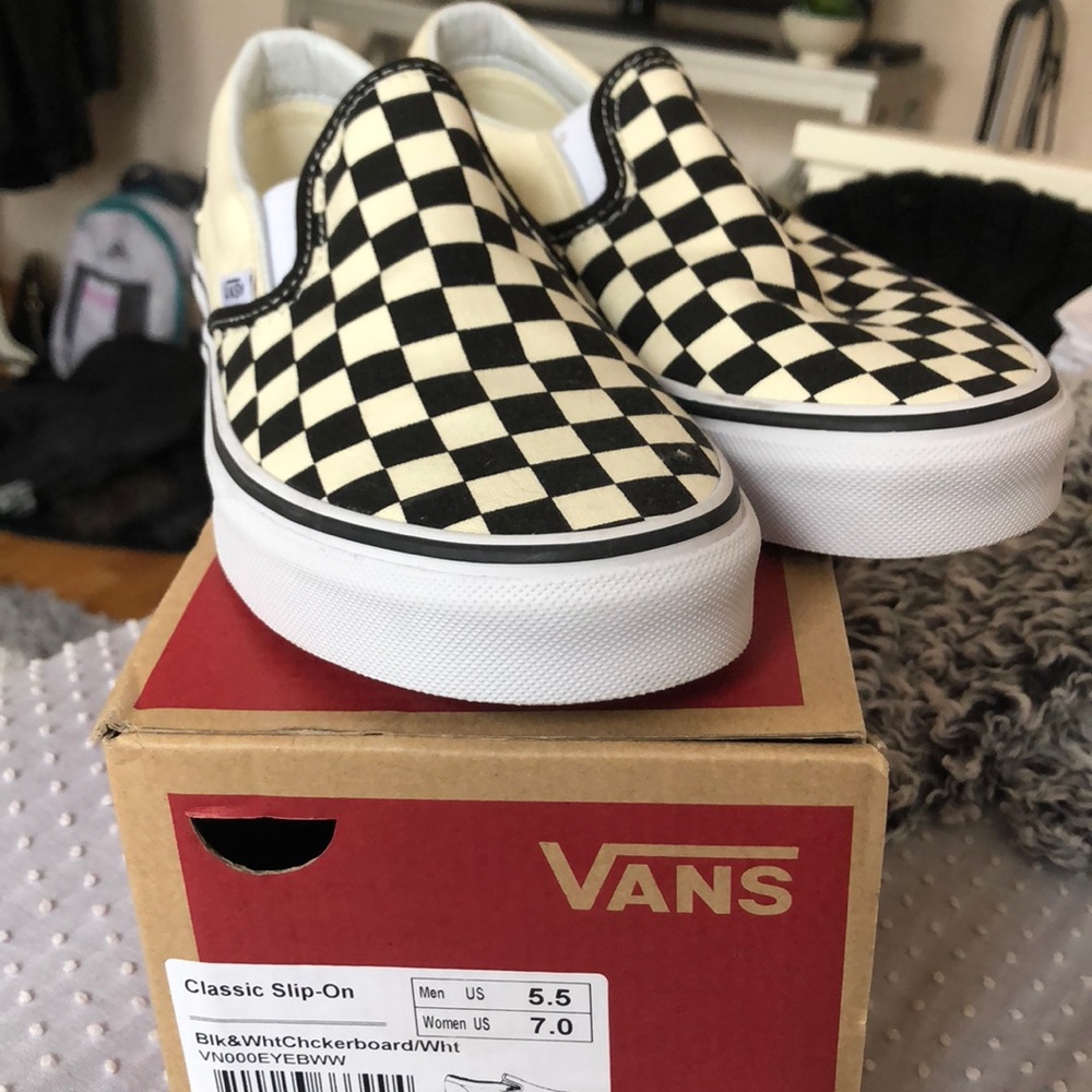 Selling never worn size 7 checkered slip on vans